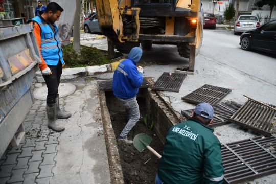 Aydın Büyükşehir ve Söke Belediyesi yağış tedbirlerini arttırdı