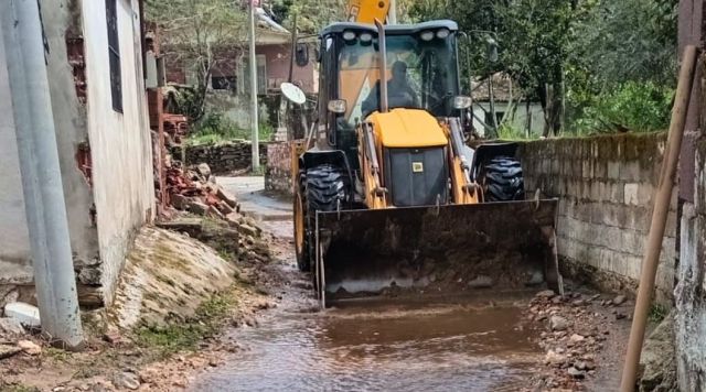 SÖKE’DE SAĞANAK YAĞIŞ SONRASI SEFERBERLİK: BELEDİYE EKİPLERİ TEYAKKUZDA
