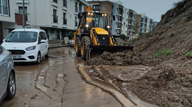 SÖKE’DE BELEDİYE EKİPLERİ SAHADA