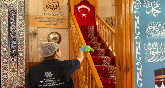 Aydın Büyükşehir Belediyesi’nden Kurban Bayramı Öncesi Camilerde Kapsamlı Temizlik Mesaisi