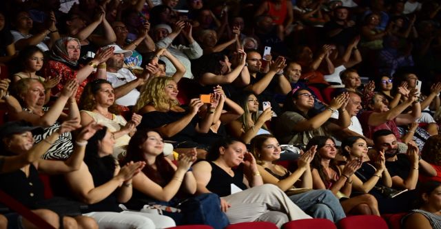 Didim’de Yaz Konserleri Coşkusu: Bilal Sonses Sahne Aldı 