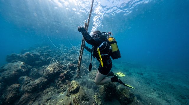  Kuşadası’nda Deniz Dibi Temizliği: Güvercinada Açıkları Atıklardan Arındırıldı