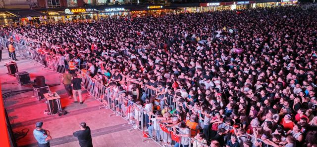 ÇERÇİOĞLU, ON BİNLERCE AYDINLIYI KURTULUŞ COŞKUSUNDA BULUŞTURDU