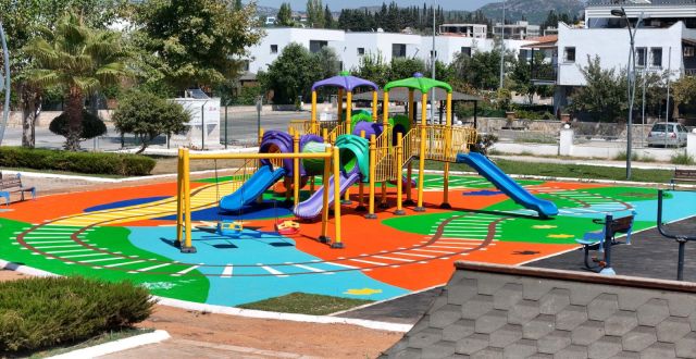 KUŞADASI’NDA PARKLAR YENİLENİYOR