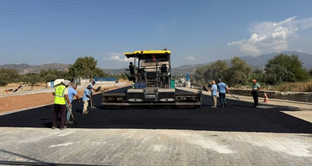 AYDIN’IN DÖRT BİR YANINDA YOL ÇALIŞMALARI SÜRÜYOR: SÖKE’DE ULAŞIM ALTYAPISI YENİLENİYOR